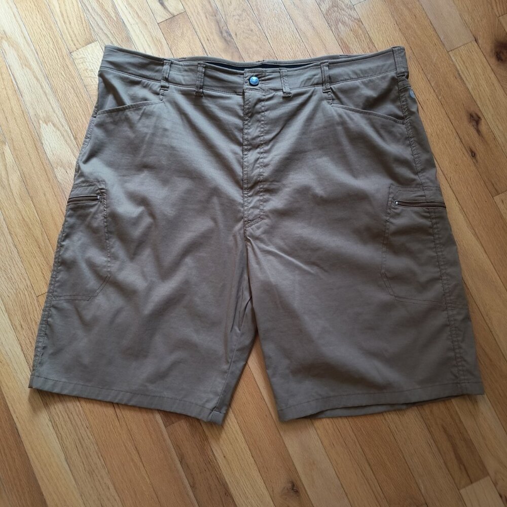 Wrangler Big Men's Outdoor Performance Zip Cargo Short with UPF 50+ NWOT